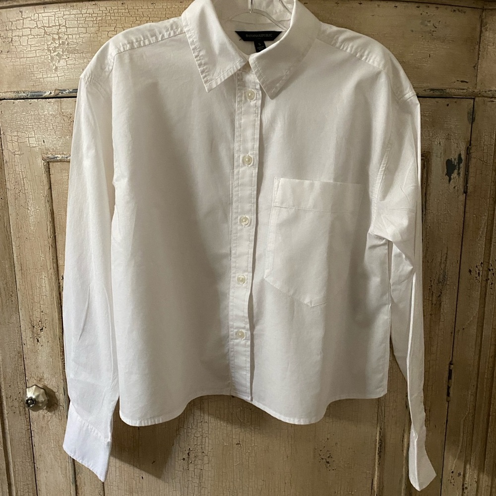 NWT Banana Republic long sleeve cropped white cotton button up shirt